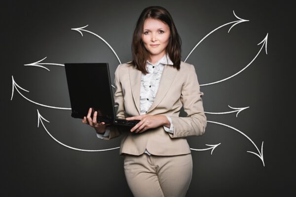 COMO SE RECOLOCAR NO MERCADO DE TRABALHO ?